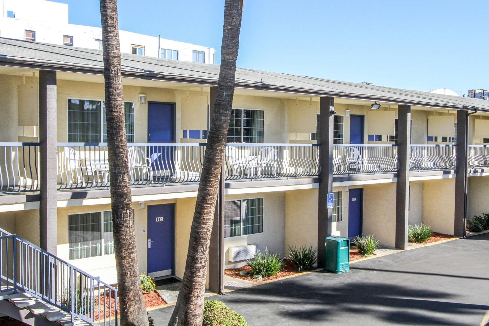 Motel 6 San Diego, Ca Airport Harbor Exterior photo