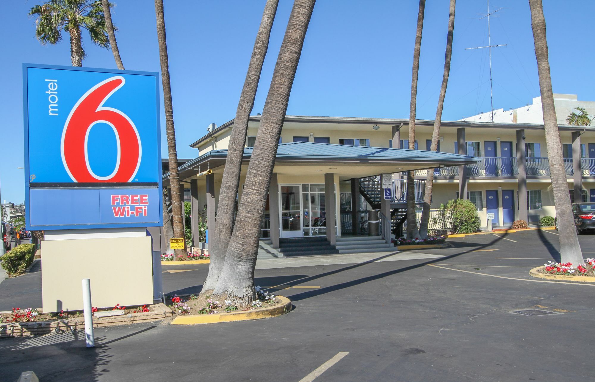 Motel 6 San Diego, Ca Airport Harbor Exterior photo