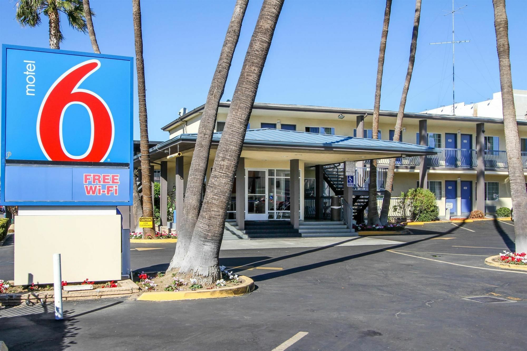 Motel 6 San Diego, Ca Airport Harbor Exterior photo