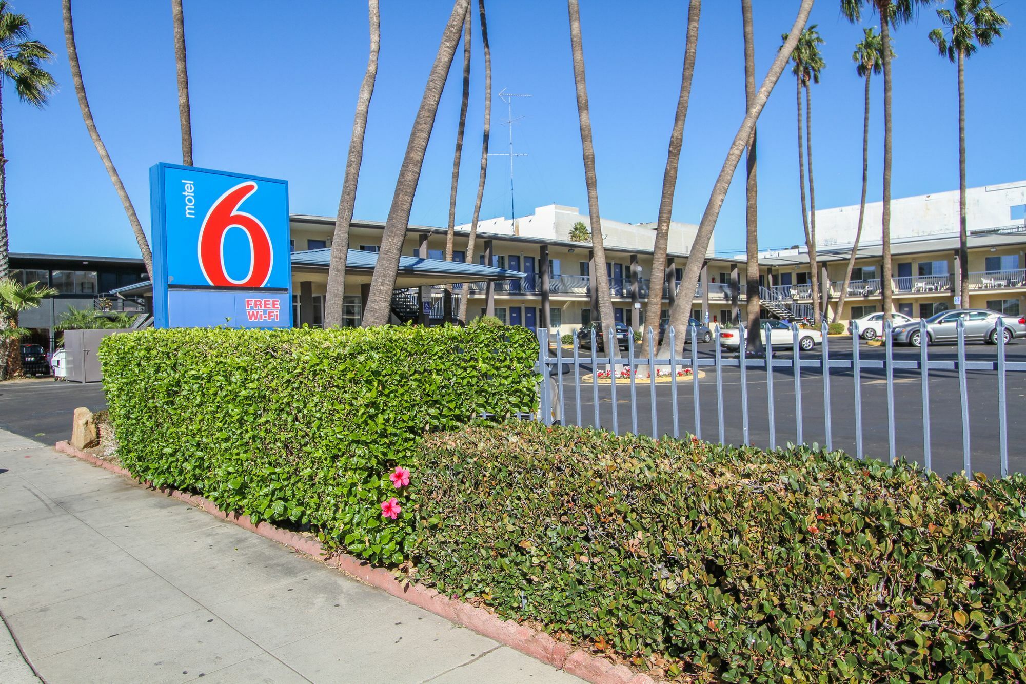 Motel 6 San Diego, Ca Airport Harbor Exterior photo